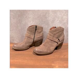 Born harness Carmel brown distressed leather ankle boots size 6